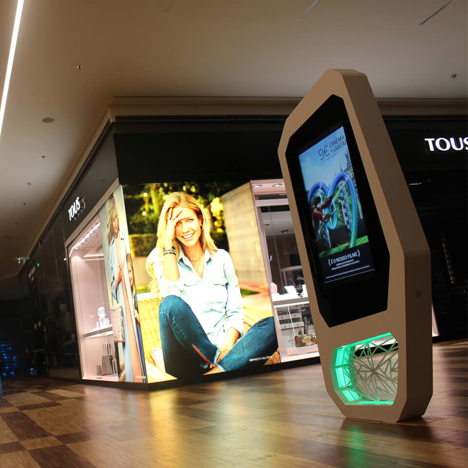 Multimedia Displays & Digital Billboards - The Store of the Future