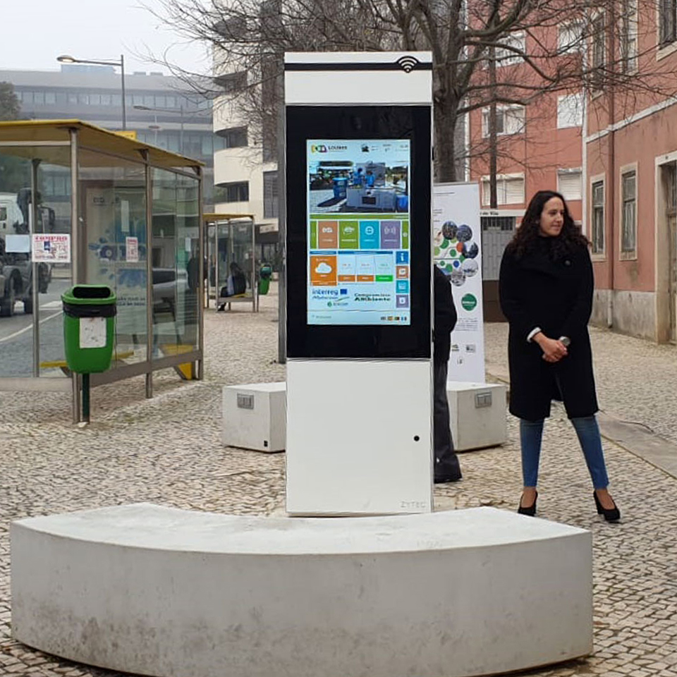 Municipality of Loures: Technological artery with digital billboard by PARTTEAM & OEMKIOSKS