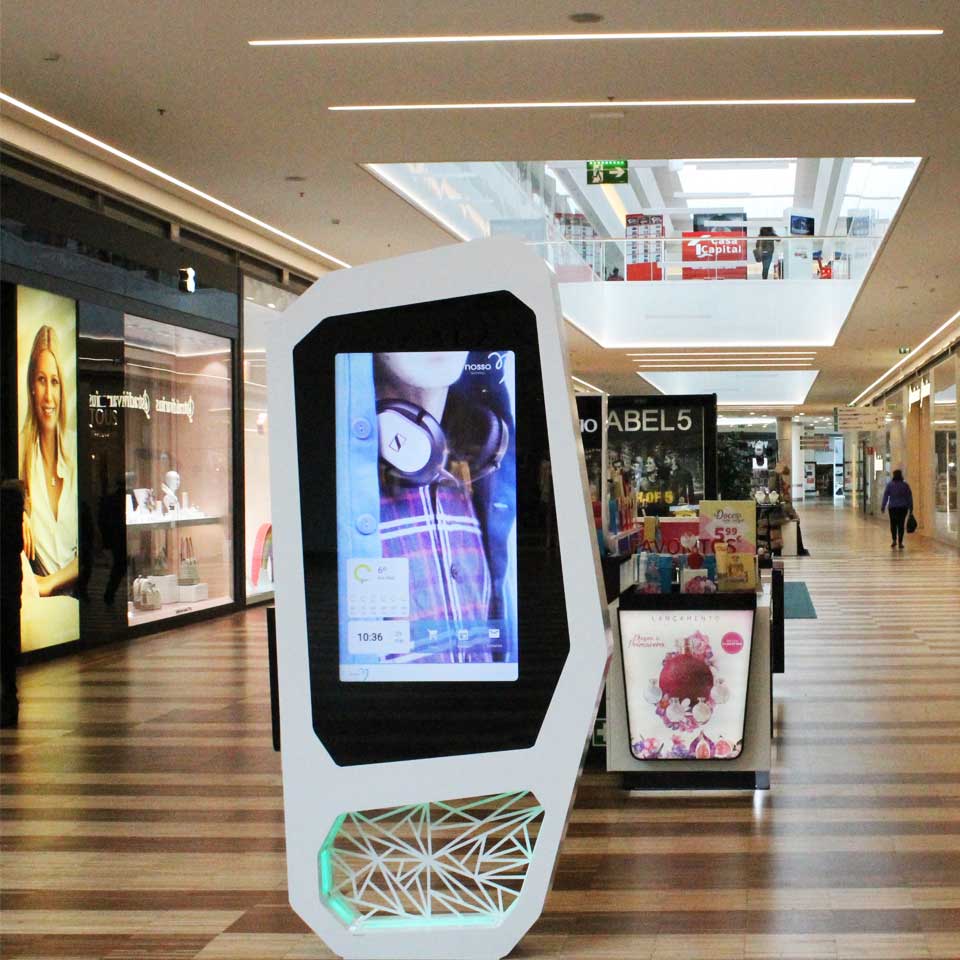 Advertising and Interactive Wayfinding for Nosso Shopping in Vila Real