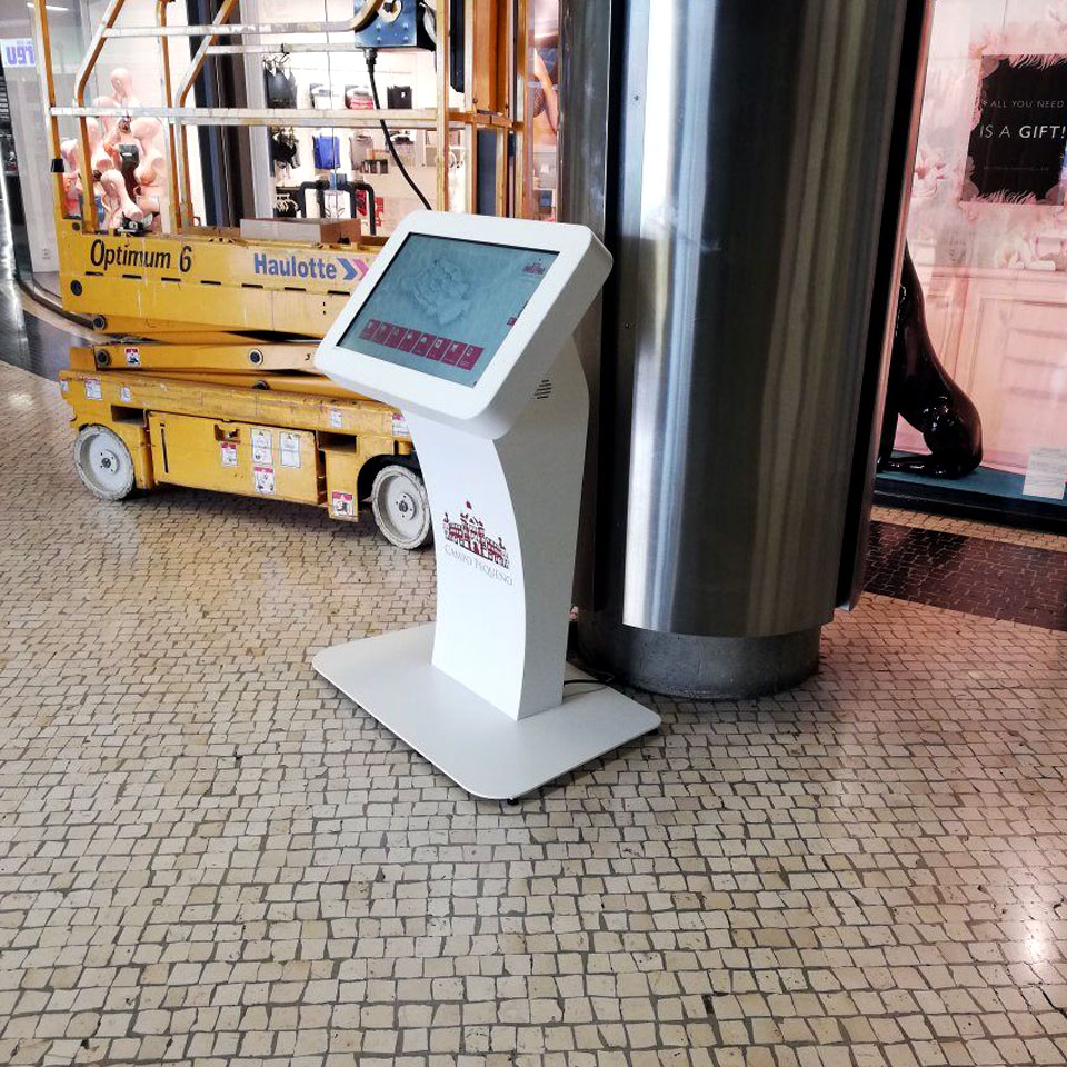 Campo Pequeno Shopping Center Invests in the STRONG Interactive Table