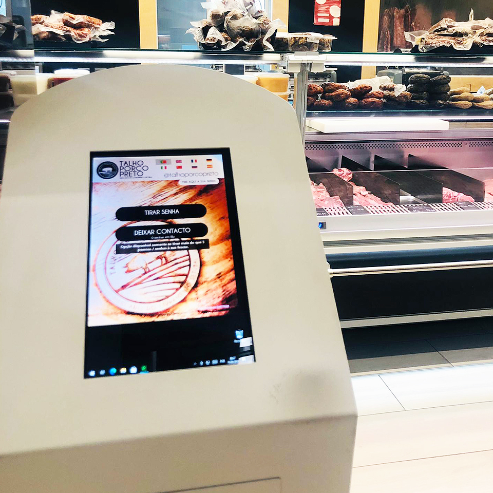 Butcher shop Talho Porco Preto in Setúbal invests in QMAGINE customer service and queue management system