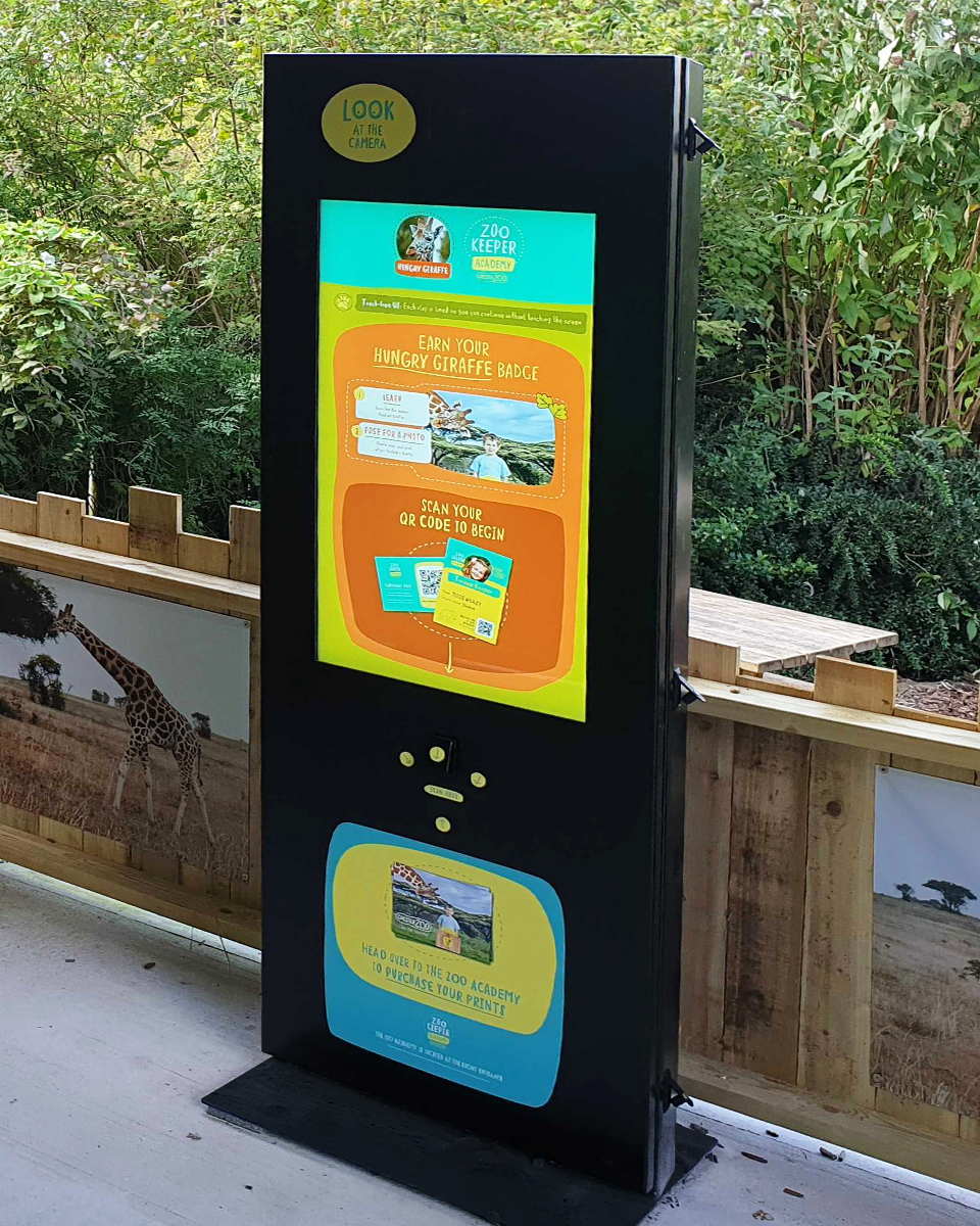 Zoo in the United Kingdom invites to a dynamic experience with Digital Billboard from PARTTEAM & OEMKIOSKS