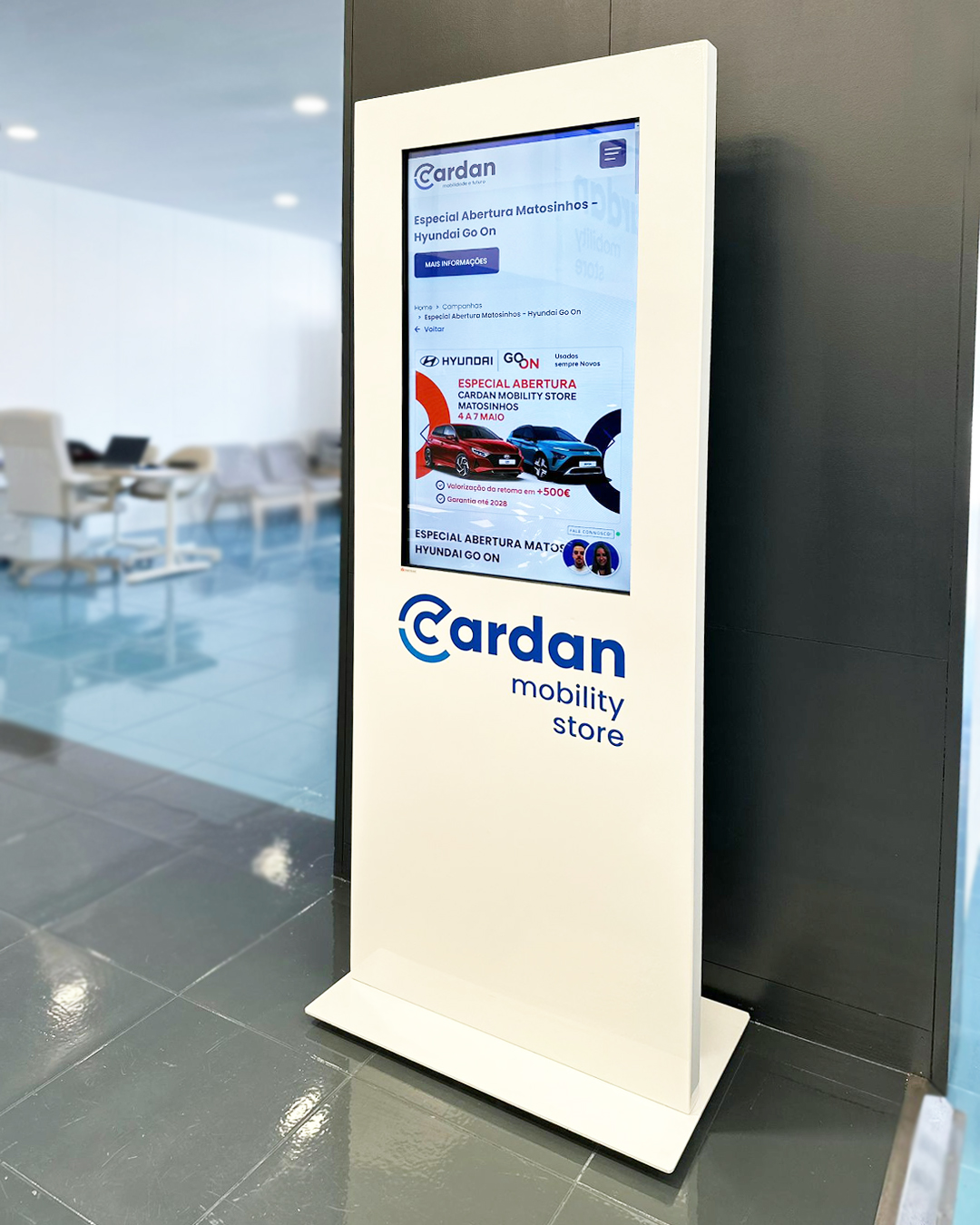 Cardan Optimizes Customer Experience with Digital Mupi PLASMV by PARTTEAM & OEMKIOSKS