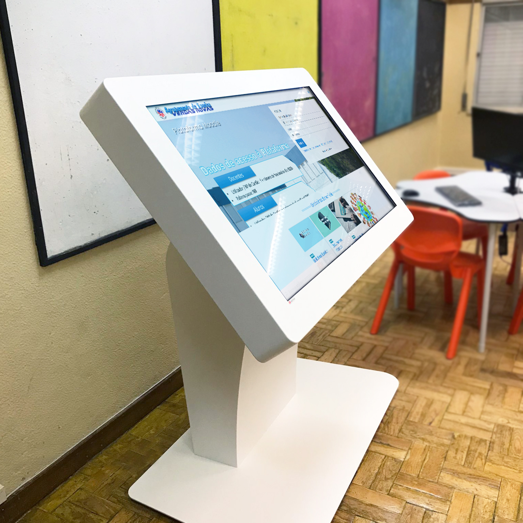Vendas Novas High School invests in the interactive technology of PARTTEAM & OEMKIOSKS