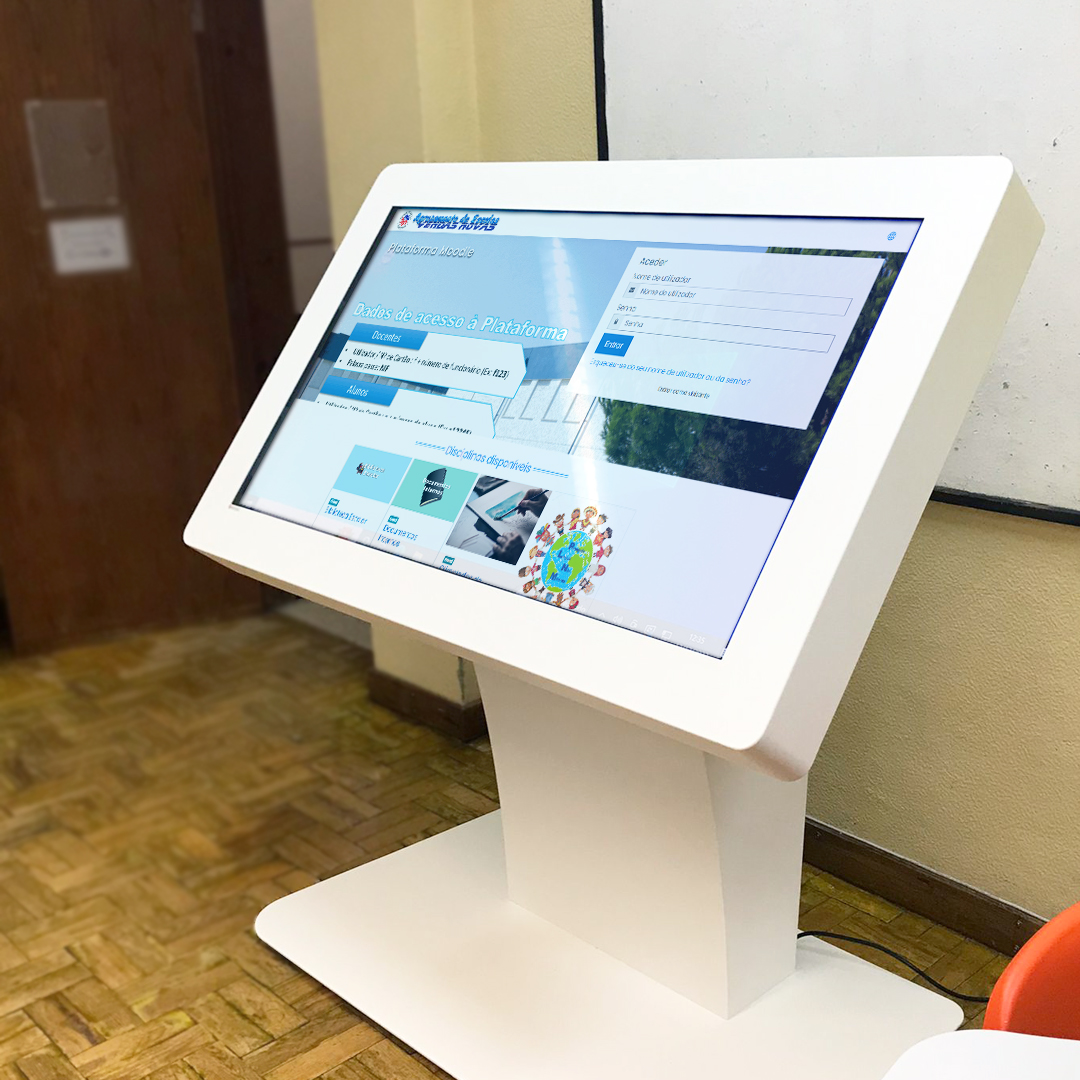 Vendas Novas High School invests in the interactive technology of PARTTEAM & OEMKIOSKS