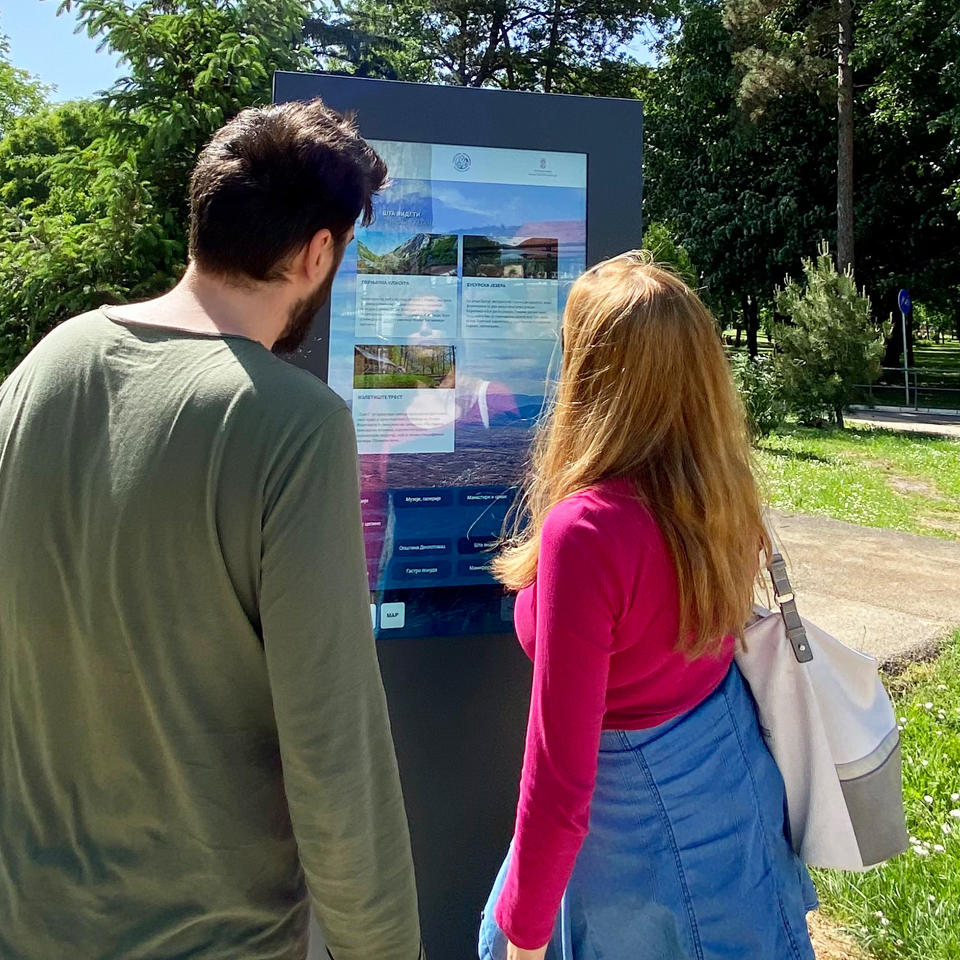 Digital Billboard PLASMV in Petrovac, Serbia, contributes to the development of Smart Cities 