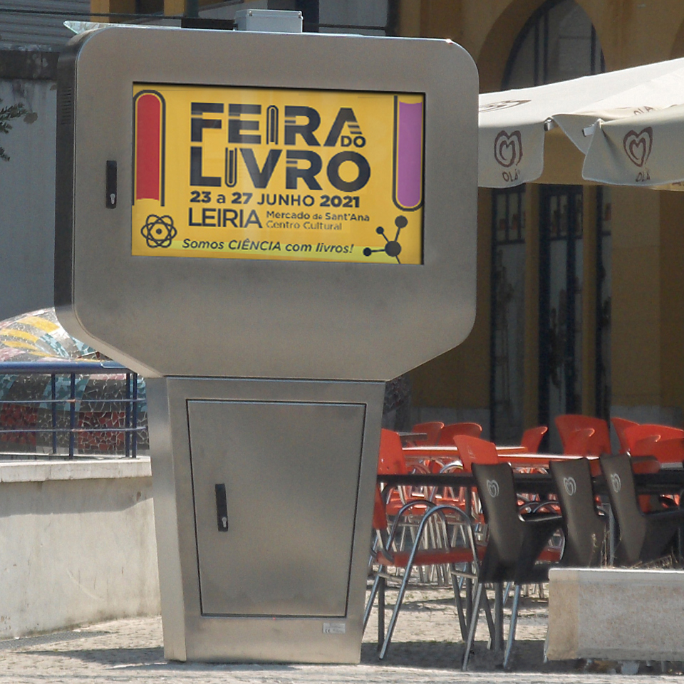 Double-sided kiosks MAYA contribute to the development of Smart Cities in Leiria
