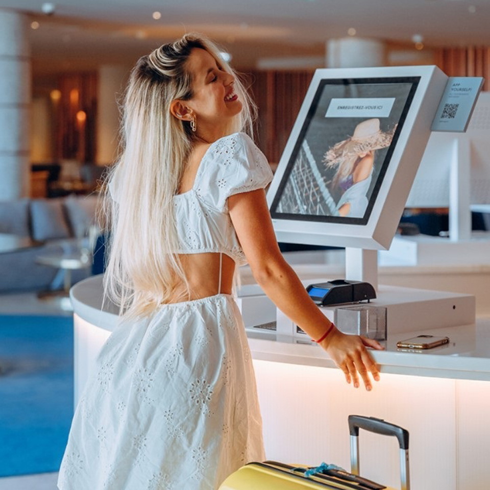 PARTTEAM & OEMKIOSKS contributes to the modernization of Next Hotel with self-service kiosks