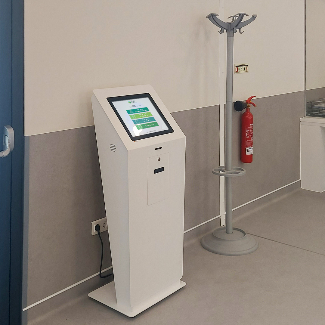 Parceiros Health Unit of Leiria Improves Public Service with QMAGINE Queue Management System by PARTTEAM & OEMKIOSKS
