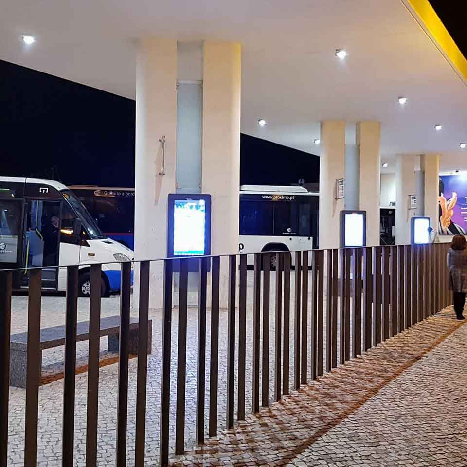 Digital Signage: Faro Bus Station focuses on technology