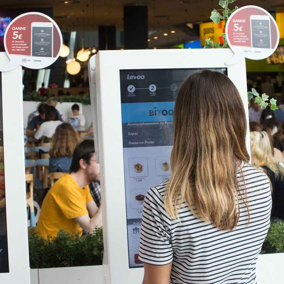 Restaurants: Self-service digital kiosks improve customer experience