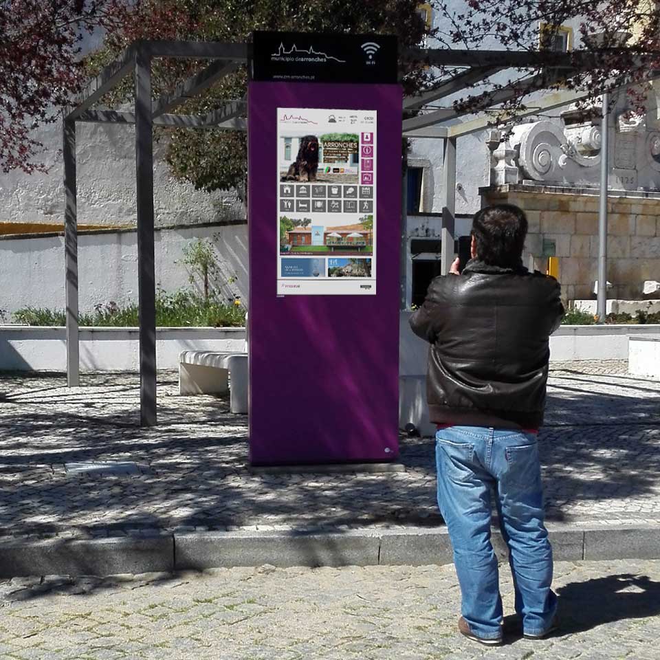 Free Wi-Fi: Digital billboard DOOH for the village of Arronches in Portugal