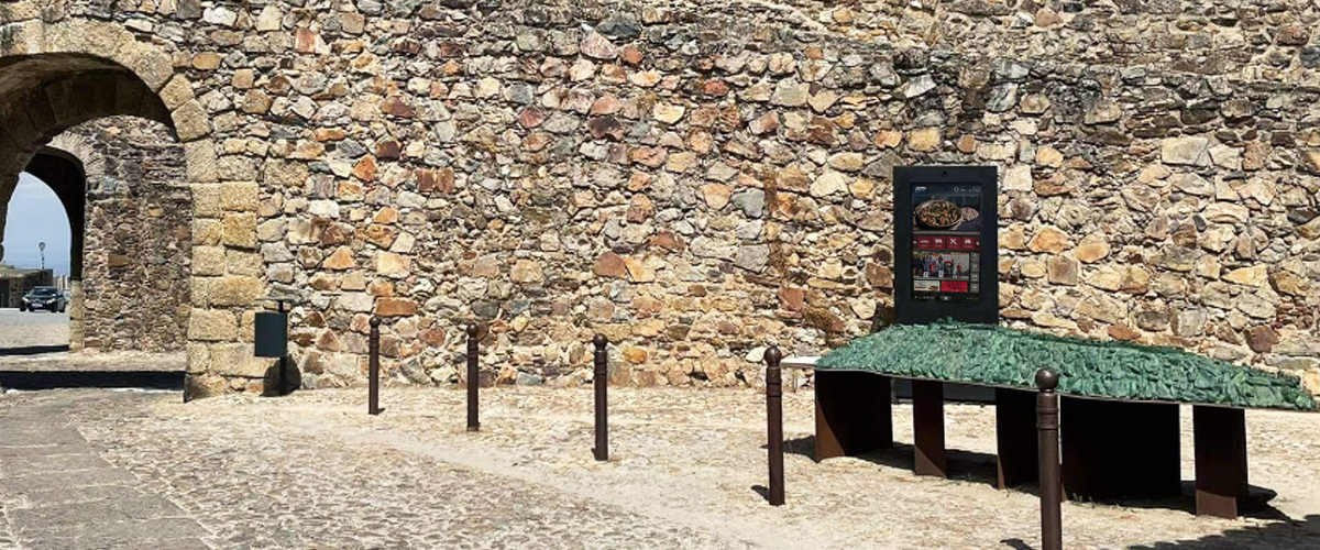 PARTTEAM & OEMKIOSKS produced PLASMV digital billboards to support tourism and citizens in the town of Marvão