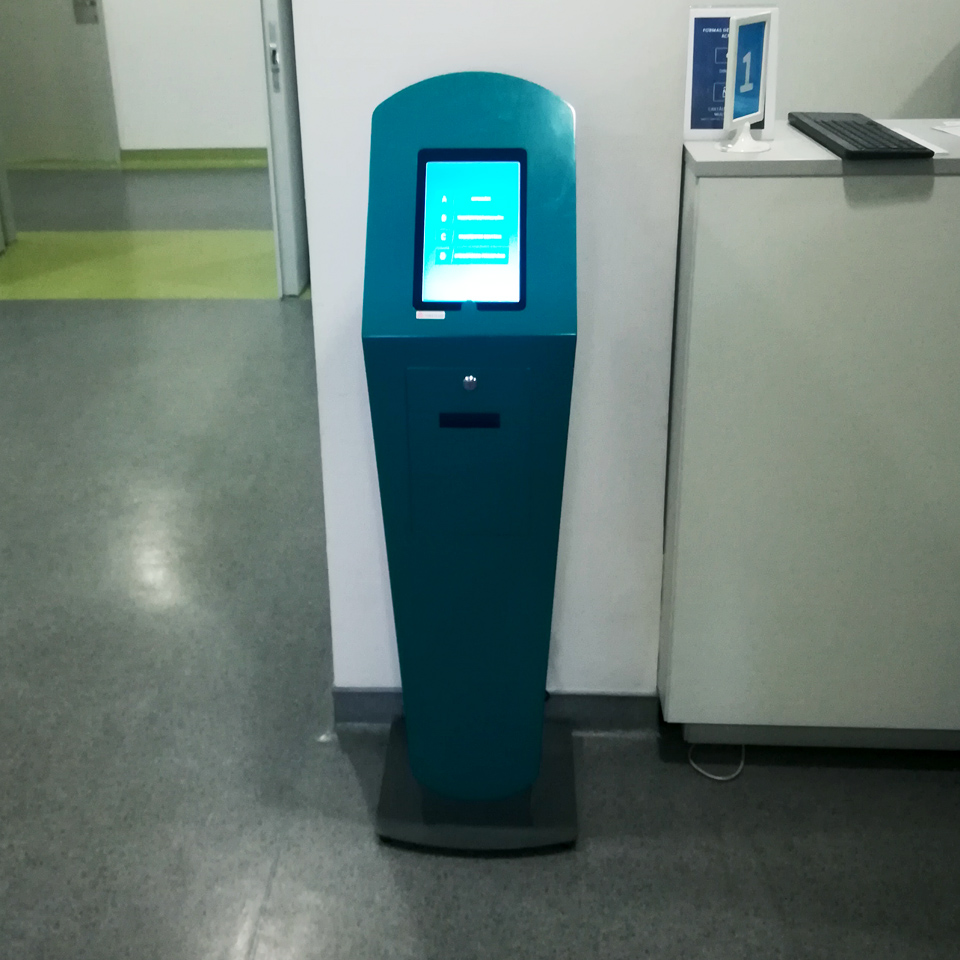 Fernando Pessoa University School Hospital invests in QMAGINE queue management and social service systems