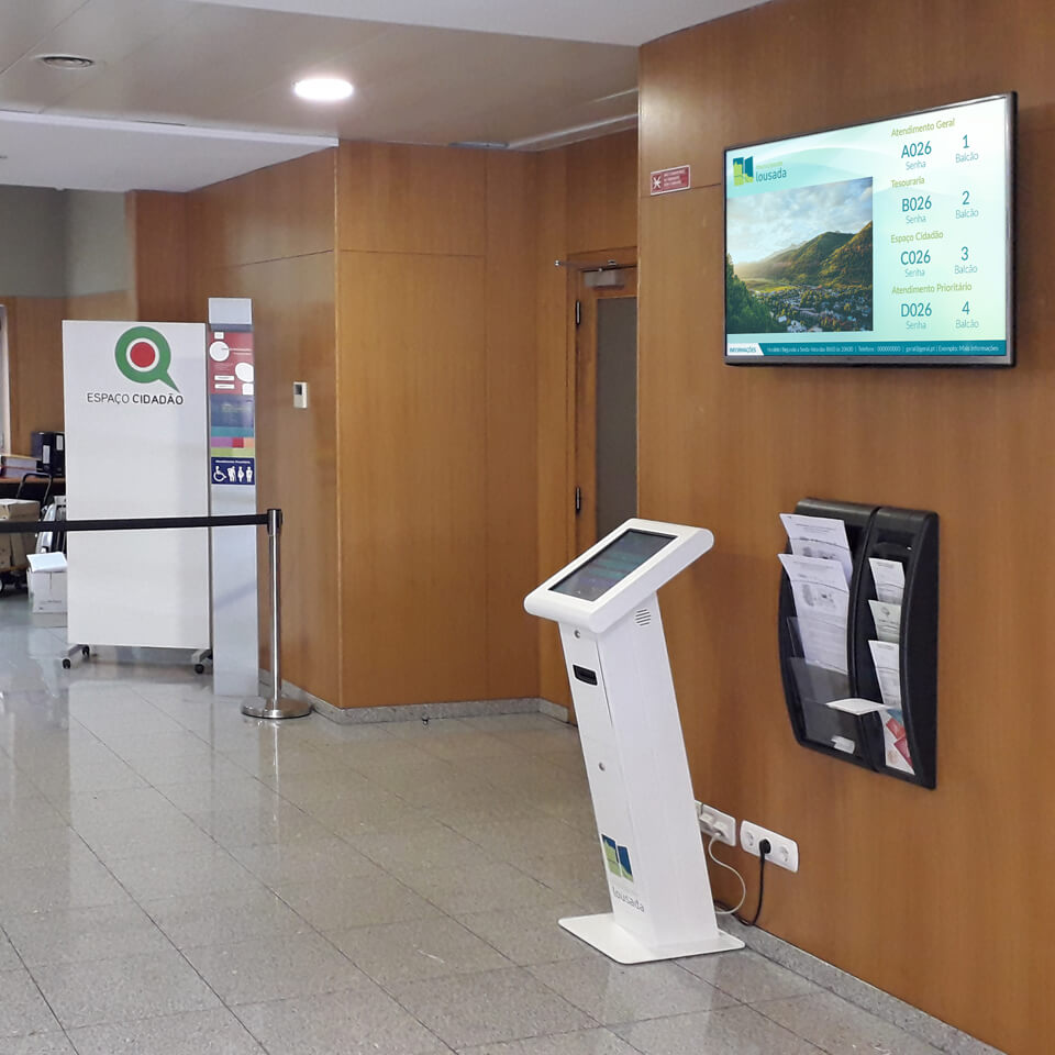 Innovate and modernize the Citizen's Bureau with technological equipment