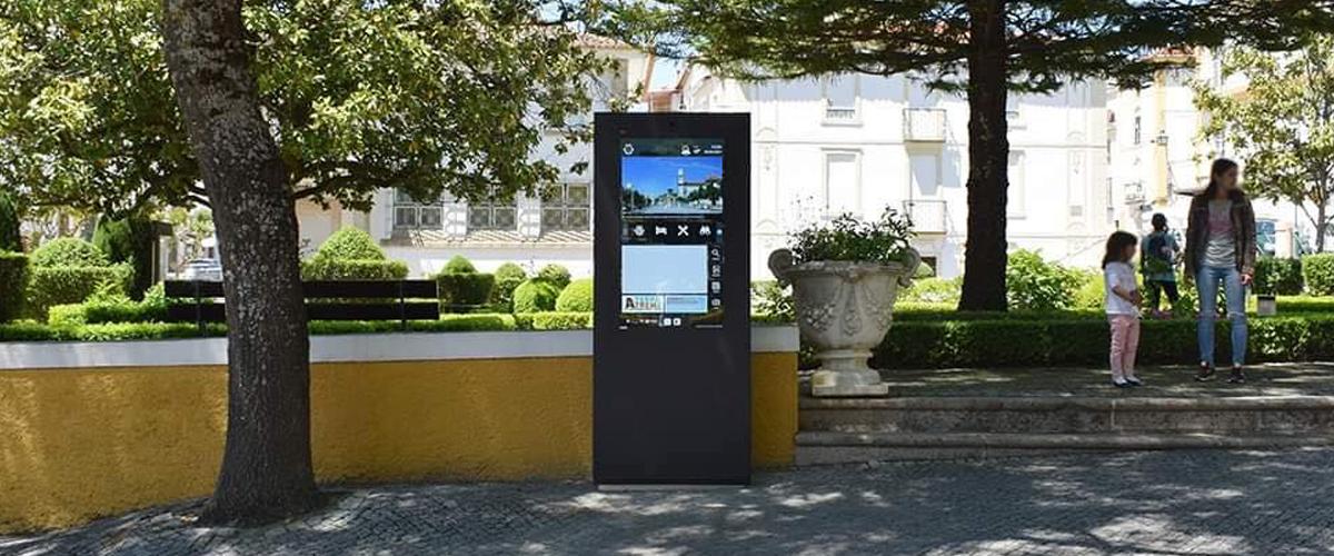 Castelo de Vide promotes the Internet access with PLASMV digital billboards from PARTTEAM & OEMKIOSKS