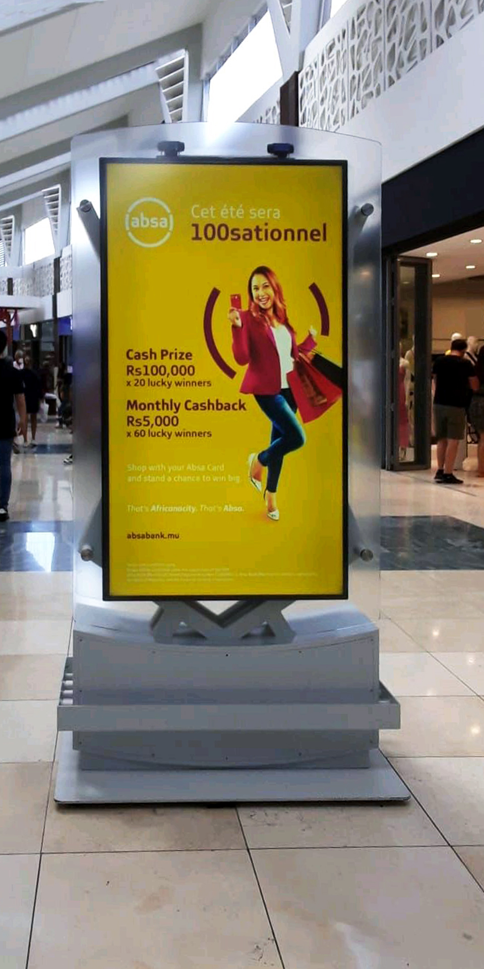 PARTTEAM & OEMKIOSKS digital billboard innovates communication in shopping center