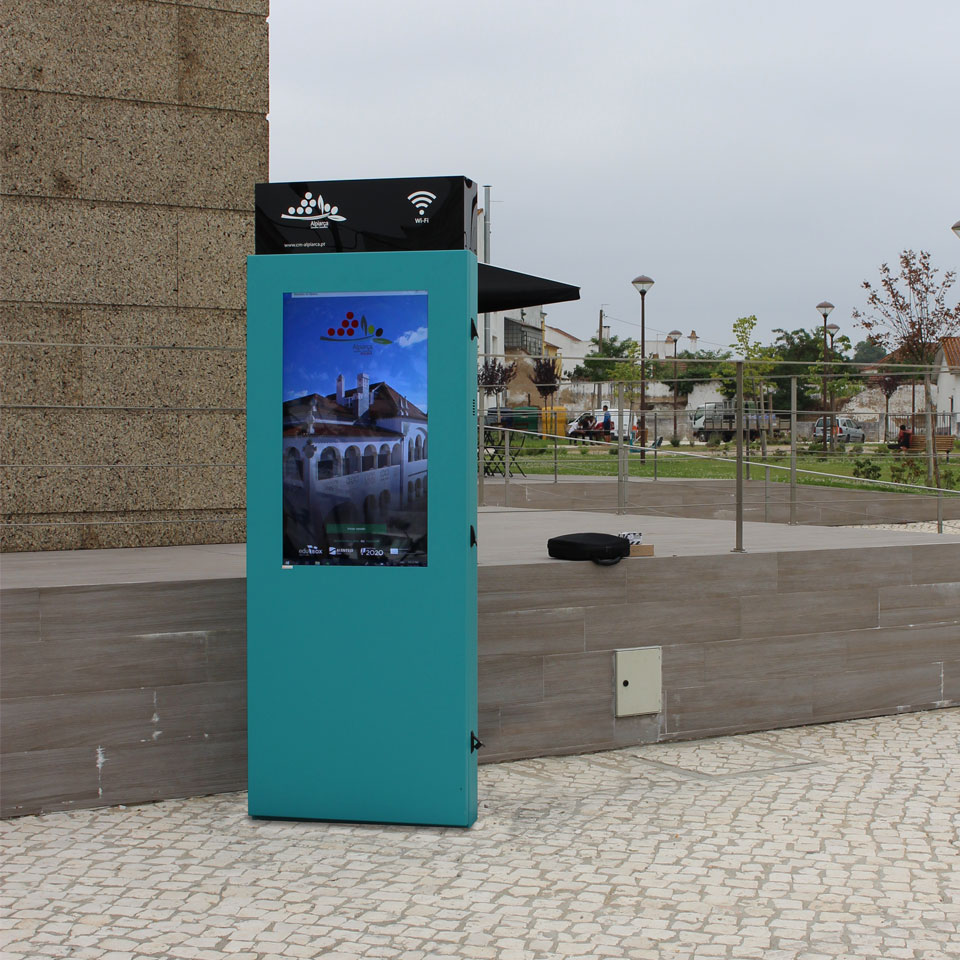 Municipality of Alpiarça with PARTTEAM & OEMKIOSKS digital billboard PLASMV
