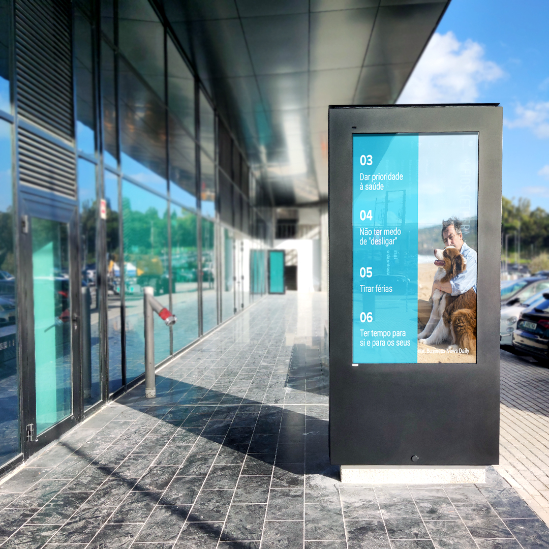 World Trade Center, focusing on the use of state-of-the-art technology, uses digital billboards by PARTTEAM & OEMKIOSKS