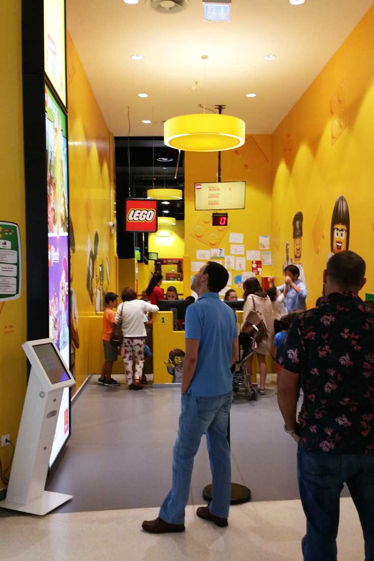 Queue Management for Retail : IKEA / LEGO