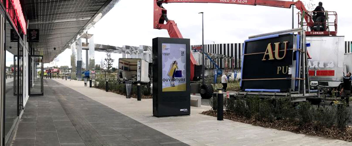 PARTTEAM & OEMKIOSKS Partnership - Digital Billboards for Shopping in France